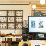 東海大學校園內(nèi)設(shè)有實驗農(nóng)場，挑選來自農(nóng)場內(nèi)的『火龍果』作為食農(nóng)學堂的主題，透過吳文軒老師的說明講解，有系統(tǒng)地認識火龍果家族。