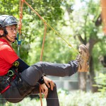 由東海小棧-黃博森老師擔任講師，分享攀樹小訣竅搭配專業(yè)說明，樹木直徑需大於10公分才符合規(guī)定，可承重200kg的重量，是一項非常安全的戶外活動。