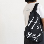 入場前，致上新業(yè)客製環(huán)保購物袋，實用又美觀的設(shè)計，共享環(huán)保，輕鬆袋著走。