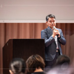 新業(yè)建設(shè)邱正光副總經(jīng)理帶領(lǐng)新業(yè)職人團隊，透過說明會與住戶對話，展現(xiàn)公司對客戶溝通的高度重視與責(zé)任感。