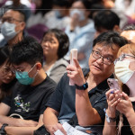 每一句對話，都在描繪未來生活的輪廓，這場客變說明會中，家的雛形悄悄成形。