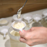 Fresh Stracciatella (Dida絲翠新鮮起司)屬於莫札瑞拉家族的成員，在凝乳塊形成後，需要做塑形的步驟，撕碎成條狀拌鮮奶油，也是布拉塔的內(nèi)餡。