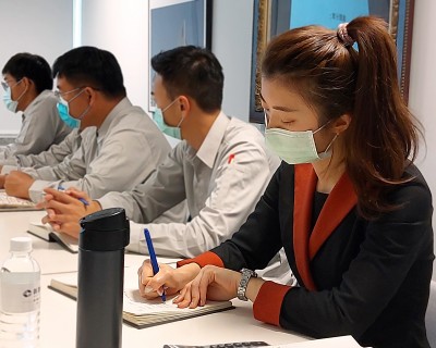 新業(yè)攜新進｜手把手，向前行