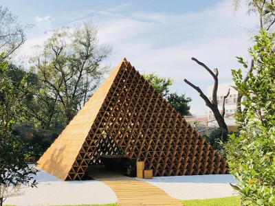 1472塊三角積木堆疊！建築大師隈研吾打造「積木概念館」